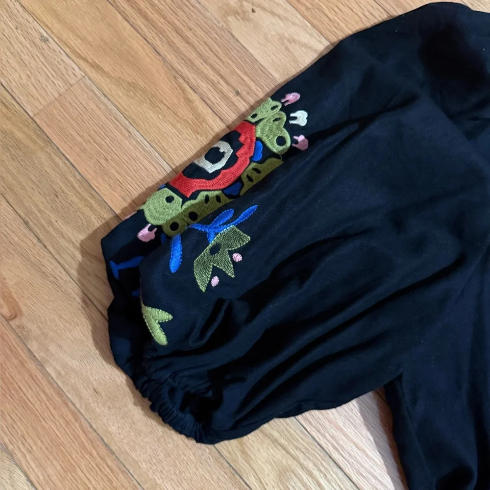 Forcynthia Black Linen Dress with Embroidered Sleeves - Picture 3 of 9